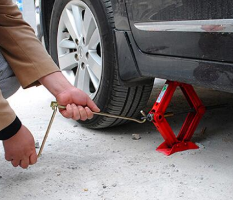 Steps for using car mounted jacks