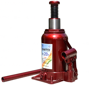 Which hydraulic oil should be selected for jacks in winter