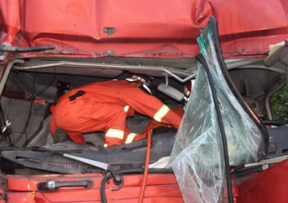 The truck driver was squeezed, and guanhang brand Jack came to rescue