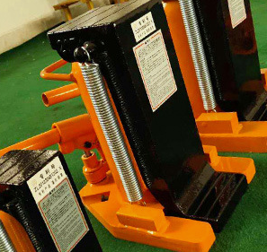 Structural characteristics of claw type jacks