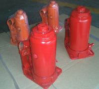 Can hydraulic jacks still be repaired if they leak oil