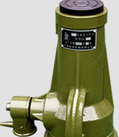 Installation of prefabricated concrete slabs in construction, adjustment of screw jack position