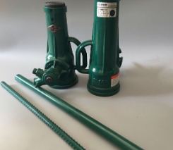 Extending the handle of the screw jack without authorization will greatly increase the danger