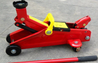 Why are the tires of horizontal jacks made of steel wheel material