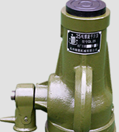 When the thread of the screw jack is worn to what extent is it strictly prohibited to use