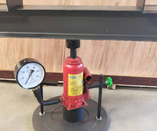 Issues to be noted when using a hydraulic jack to lift a field bearing plate measuring instrument