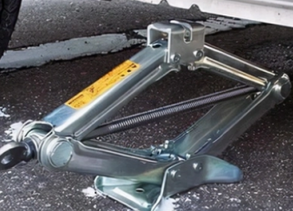 Can a scissor jack be used in reverse